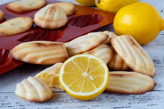 Madeleine with lemon