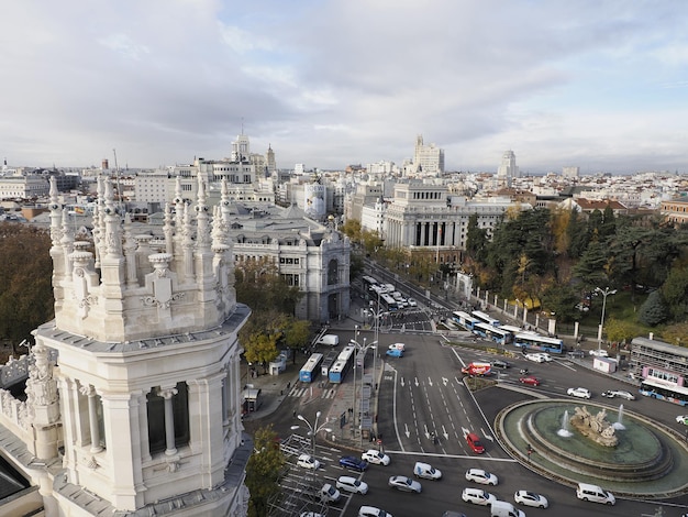 Madrid City Hall, Communications Palace-architectuuroriëntatiepunt, van bovenaf bekijken tijdens een zonnige dag in Spanje.