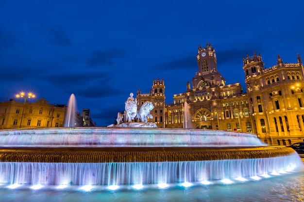 Foto madrid plaza de cibeles a twilifht spagna