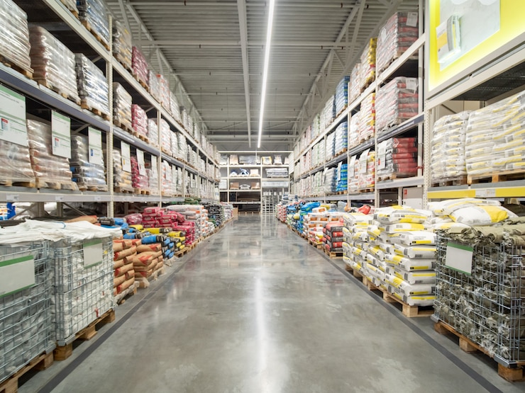 Foto magazijn van bouwmaterialen in industiral winkel