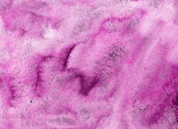 Пурпурный абстрактный акварельный фон на текстурированной бумаге