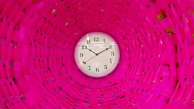 Foto illusione dell'orologio magico che entra nel tempo zoom infinito