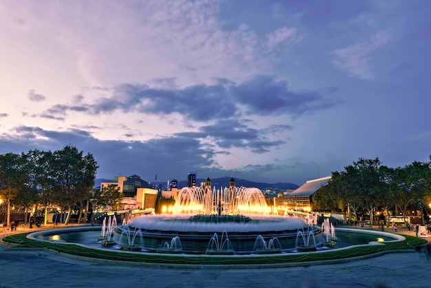 Magic Fountain at sunset、バルセロナ、スペイン