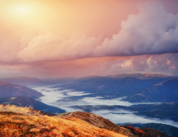 Photo magical sunset in the mountains ukraine