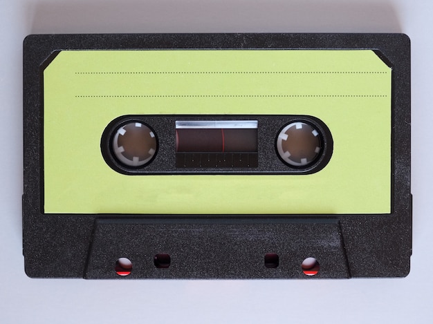 Magnetic tape cassette