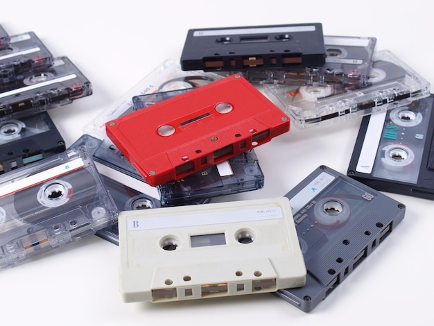 Magnetic tape cassettes