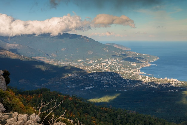 ウクライナ、クリミア半島のアイペトリ山からの壮大な景色