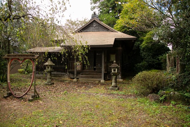 Photo magome japan 1st october 2023 a temple on the nakasendo trail between tsumago and magome in kiso