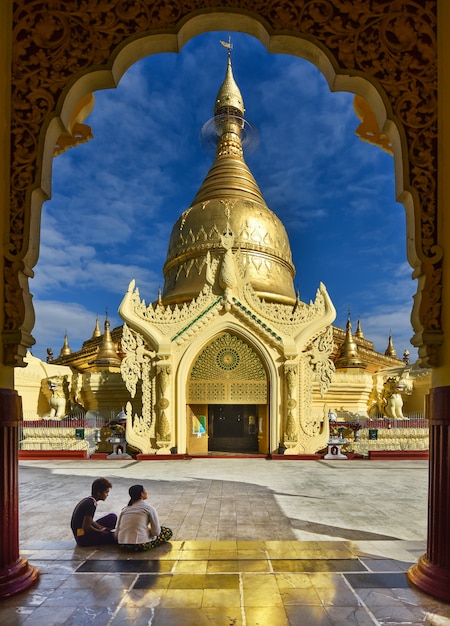 Maha Wizaya pagoda in Yangon. Myanmar.