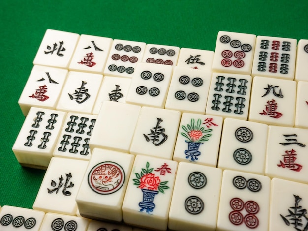 Photo the mahjong on table ancient asian board game close up image