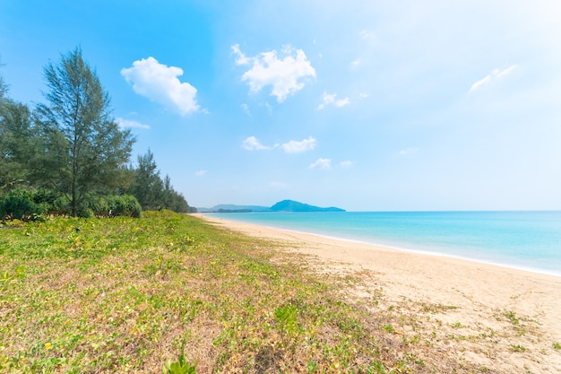 Mai Khao Beach, Phuket Op een heldere dag, Thailand