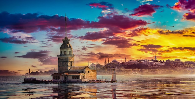 Photo maiden's tower in istanbul