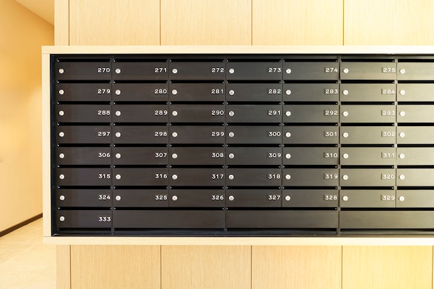 Почтовые ящики для писем и корреспонденции современные черные почтовые ящики с номерами в холле остаточного ...