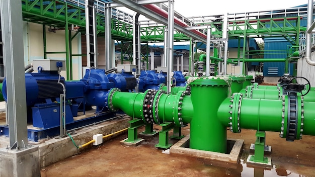 Main cooling pump for power plant steam turbine