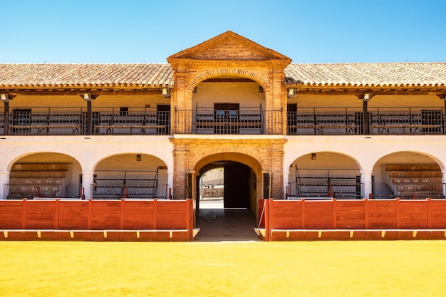 Главный вход на арену быков в Альмадене, Испания, объект Всемирного наследия