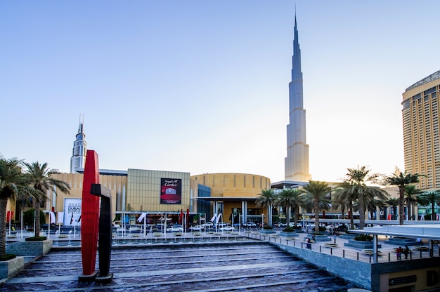 Главный вход в торговый центр Dubai Mall