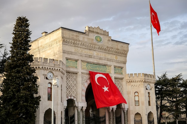 Cancello principale dell'università di istanbul a beyazit istanbul turchia