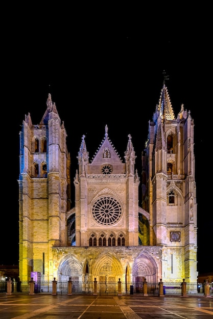 写真 スペインのレオン大聖堂の主要なゴシック様式の正面