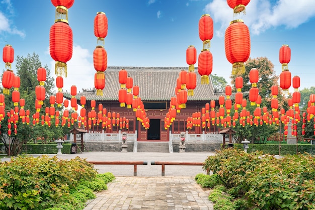 Zhougong Temple의 본당은 중국 뤄양에 있는 400년 이상의 역사를 가지고 있습니다.