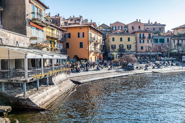 Foto la piazza principale di varenna