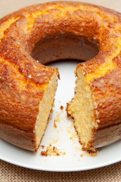 Maïsmeelcake of Bolo de Fuba in Braziliaans Portugees