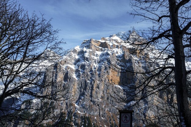 Foto maestosa vetta alpina murren in svizzera