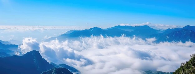 Photo majestic mountain range above clouds at sunrise