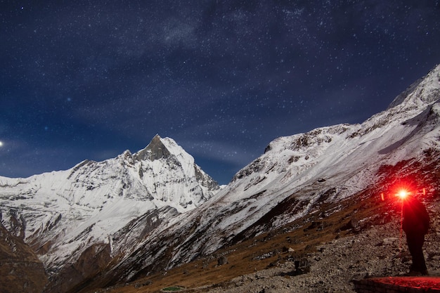 Photo majestic mt machhapuchhre peak from annapurna base camp