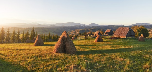 산 landscape.Carpathian, 우크라이나에서 장엄한 일몰