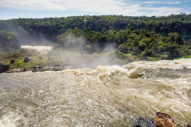 Majestueuze iguazu-watervallen in brazilië argentinië grens unesco werelderfgoed