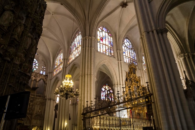 Majestueuze interieur van de kathedraal Toledo, Spanje. Door Unesco . uitgeroepen tot werelderfgoed