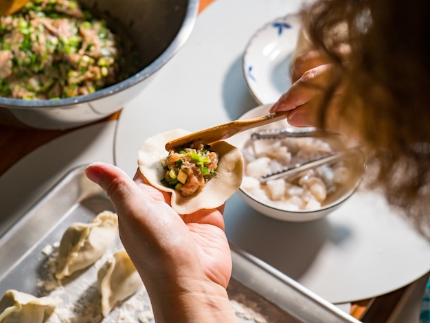 To make dumplings with minced meat