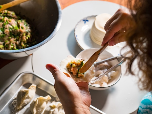 To make dumplings with minced meat