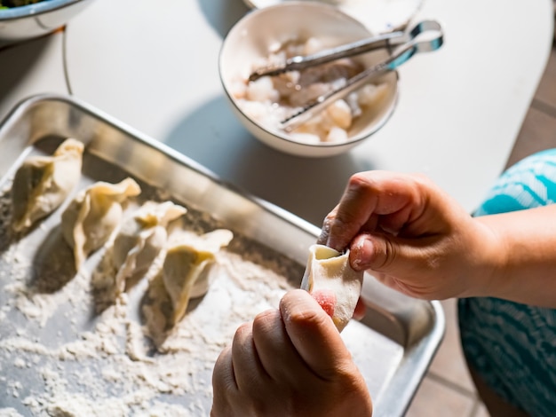 To make dumplings with minced meat