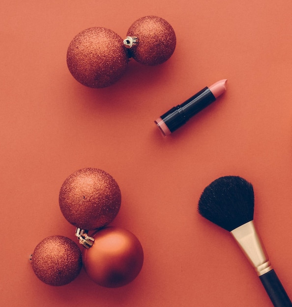 Make-up en cosmetica product set voor beauty merk Kerst verkoop promotie vintage oranje flatlay achtergrond als vakantie ontwerp