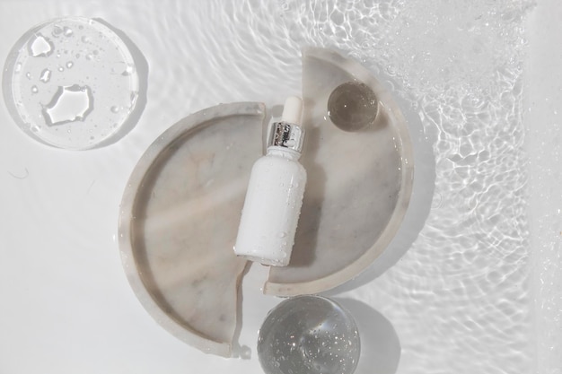 Макияж косметический медицинский уход за кожей макет для упаковки продукта крем лосьон бутылка на белом фоне