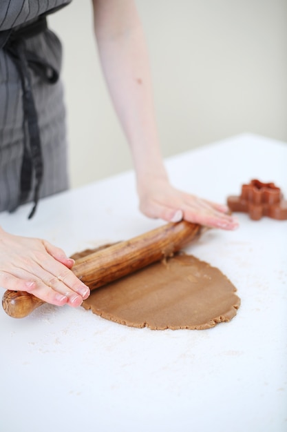 Making christmas gingerbread cookies