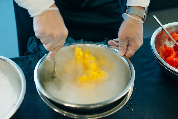 Photo making ice cream with liquid nitrogen, professional cooking