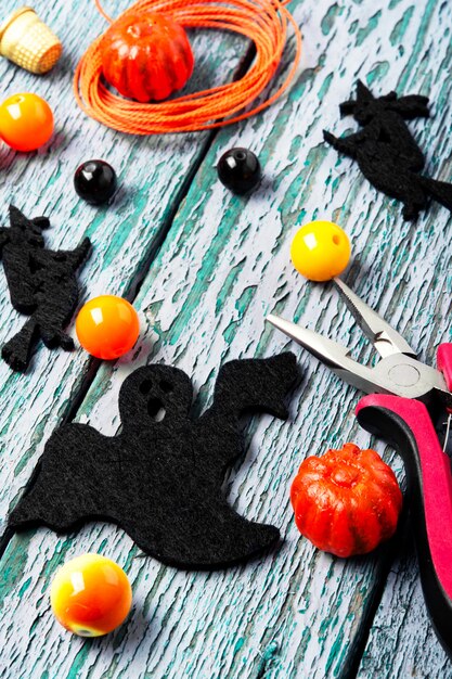 Making jewelery for Halloween