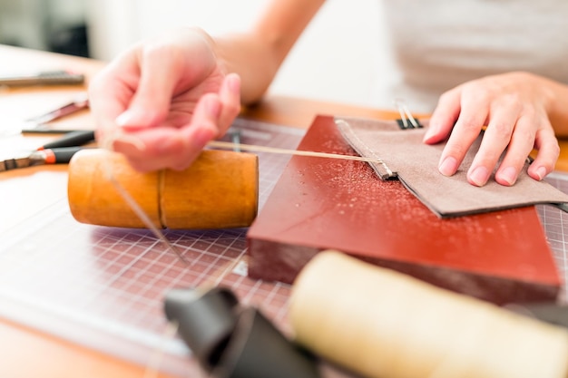 making leather bag