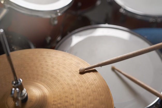 Photo making musical magic shot of a drum kit sitting in a music studio