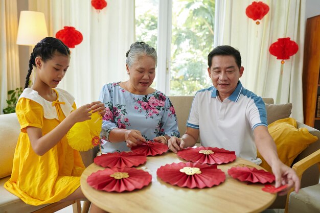 Making paper home decorations for tet