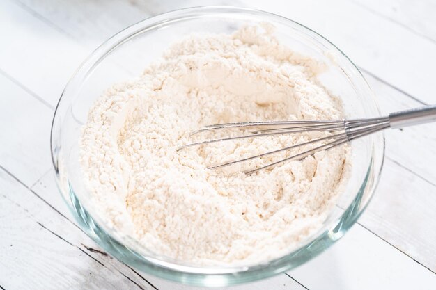 Making pizza dough