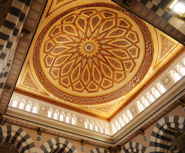 Makkah Kaaba mosque indoors pillars decoration