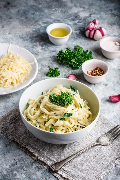 Makkelijke pasta met olijfolie en knoflook