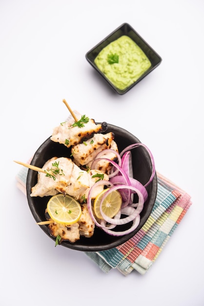 Malai Chicken Tikka of murgh malai is een overheerlijk, sappig gegrild kiprecept