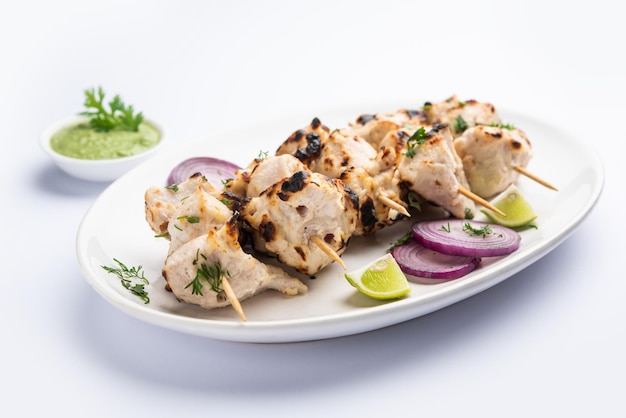 Malai Chicken Tikka of murgh malai is een overheerlijk, sappig gegrild kiprecept