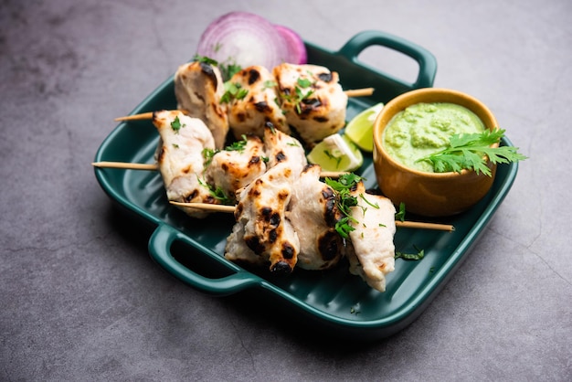 Malai Chicken Tikka of murgh malai is een overheerlijk, sappig gegrild kiprecept