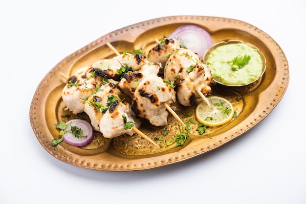 Malai Chicken Tikka of murgh malai is een overheerlijk, sappig gegrild kiprecept