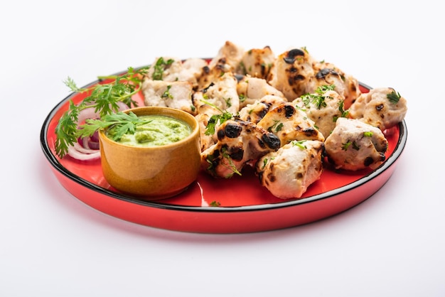 Malai Chicken Tikka of murgh malai is een overheerlijk, sappig gegrild kiprecept